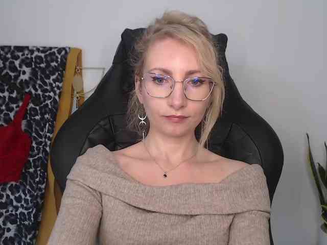 CinderellaMoon webcam