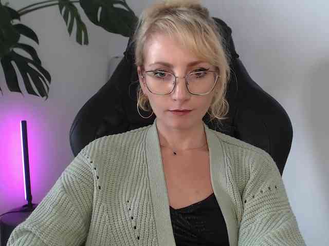 CinderellaMoon webcam