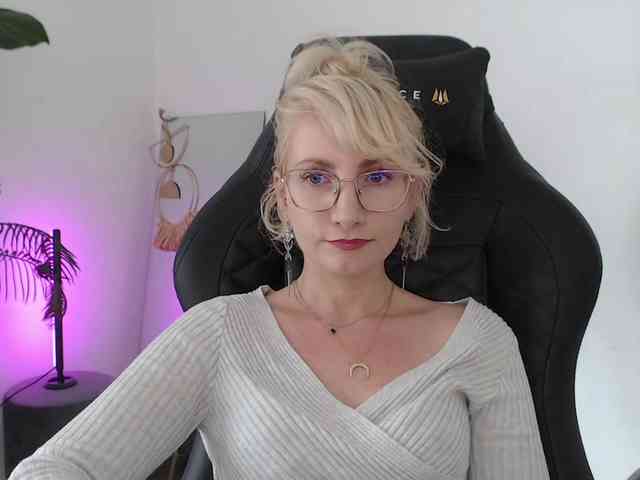 CinderellaMoon webcam