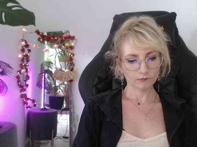 CinderellaMoon webcam