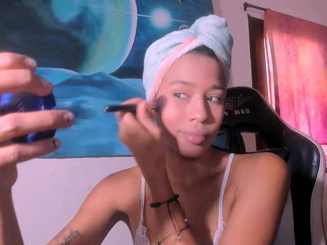 Bad-girl-xxx live cam on BongaCams
