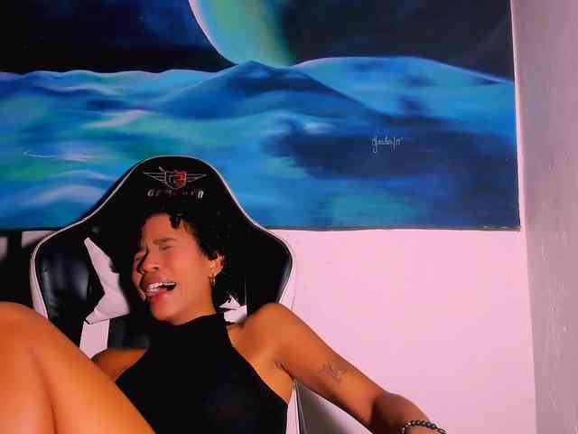 Bad-girl-xxx webcam