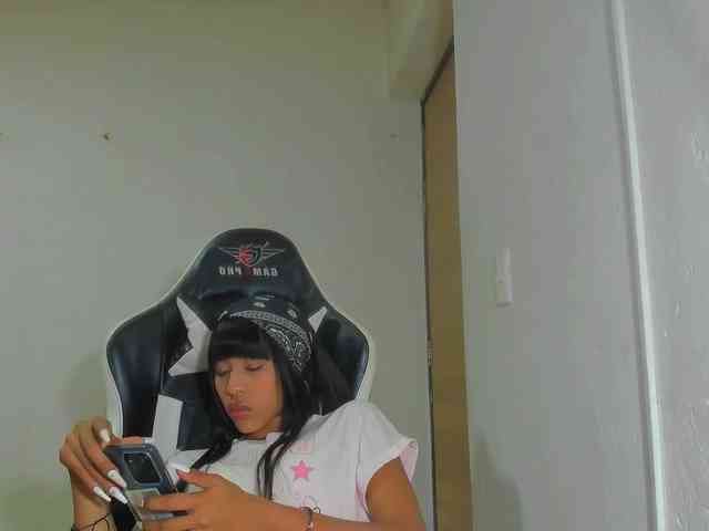Bad-girl-xxx webcam