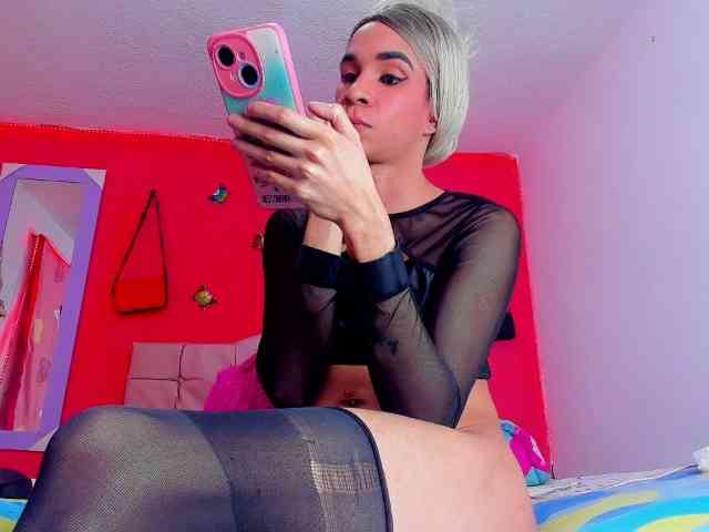 KateHadid Sex Cam Show