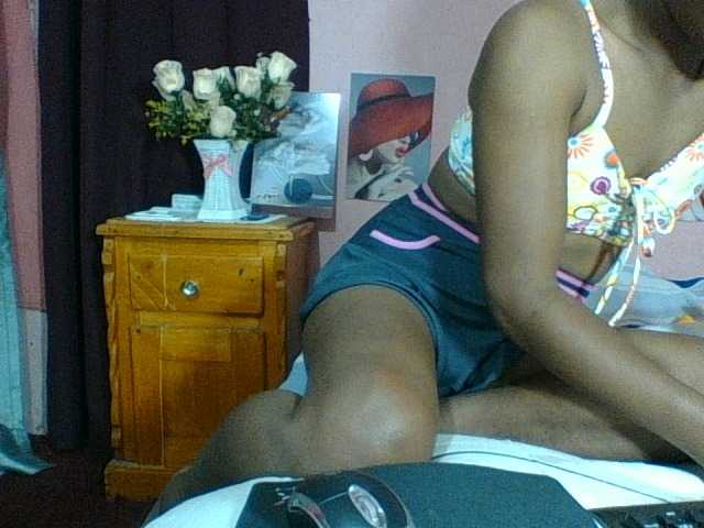 Raissa-Suan live cam on BongaCams