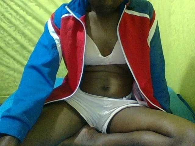 Raissa-Suan live cam on BongaCams