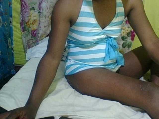 Raissa-Suan live cam on BongaCams