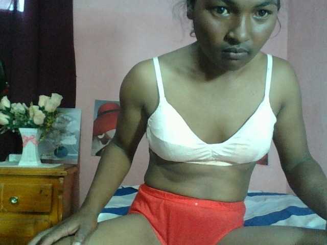 Raissa-Suan live cam on BongaCams