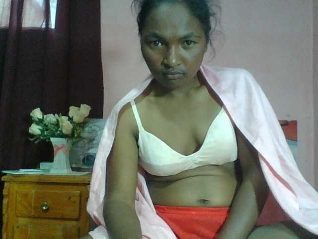 Raissa-Suan live cam on BongaCams