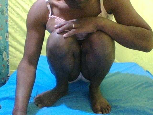 Raissa-Suan live cam on BongaCams