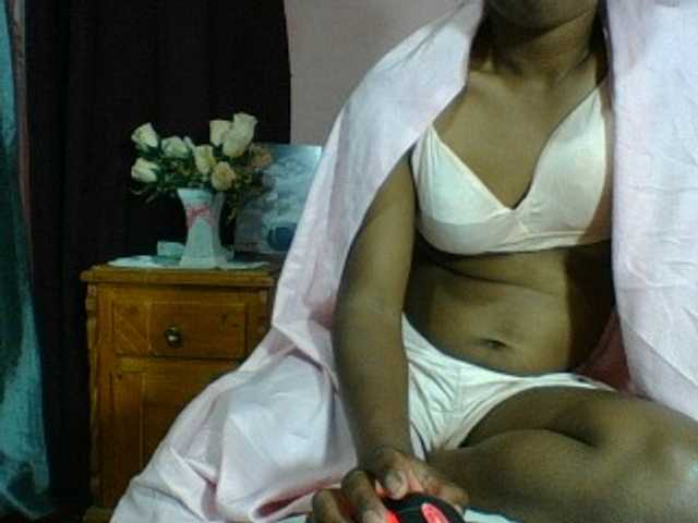 Raissa-Suan live cam on BongaCams
