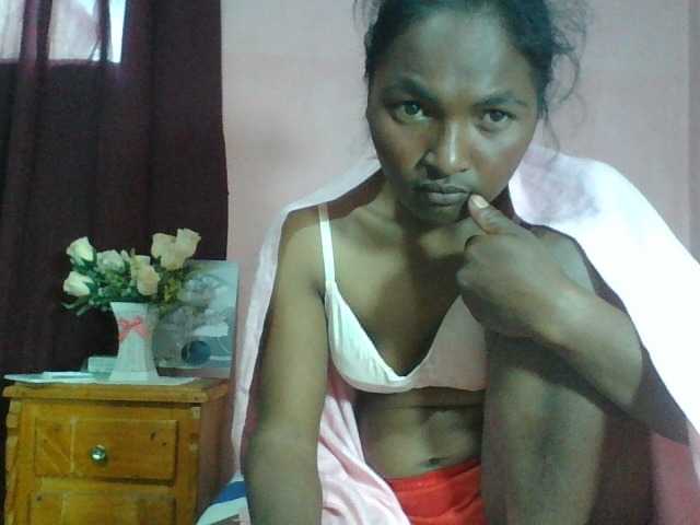 Raissa-Suan live cam on BongaCams