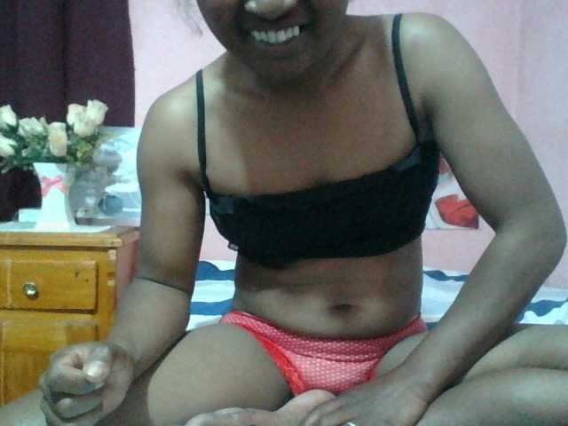 Raissa-Suan live cam on BongaCams