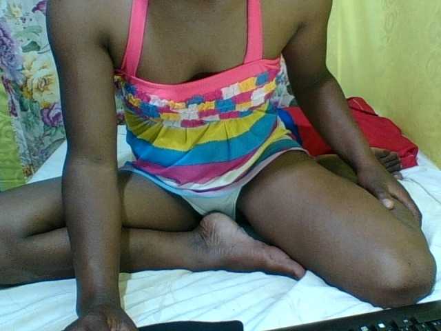 Raissa-Suan live cam on BongaCams