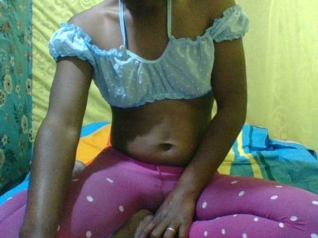 Raissa-Suan live cam on BongaCams