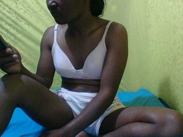 Raissa-Suan live cam on BongaCams