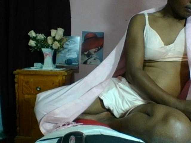 Raissa-Suan live cam on BongaCams
