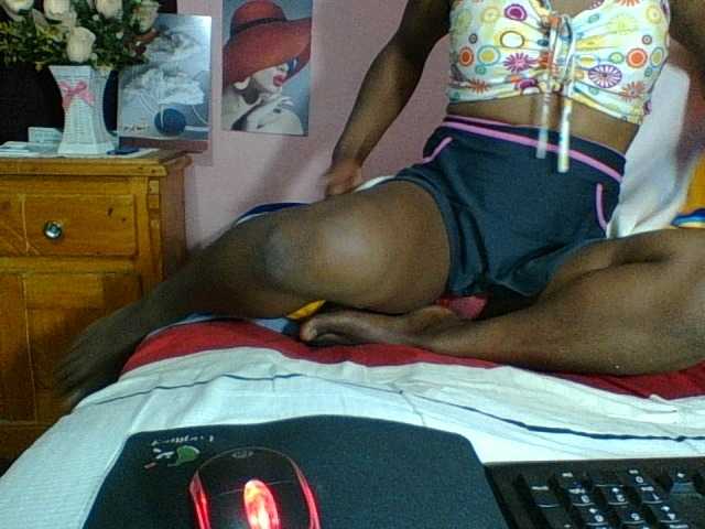 Raissa-Suan live cam on BongaCams
