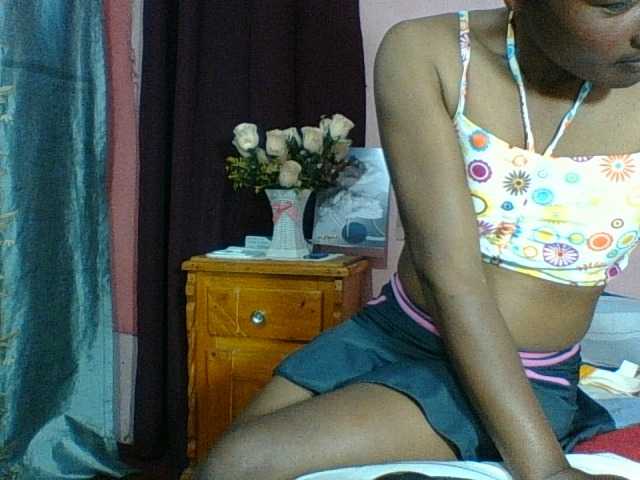 Raissa-Suan live cam on BongaCams