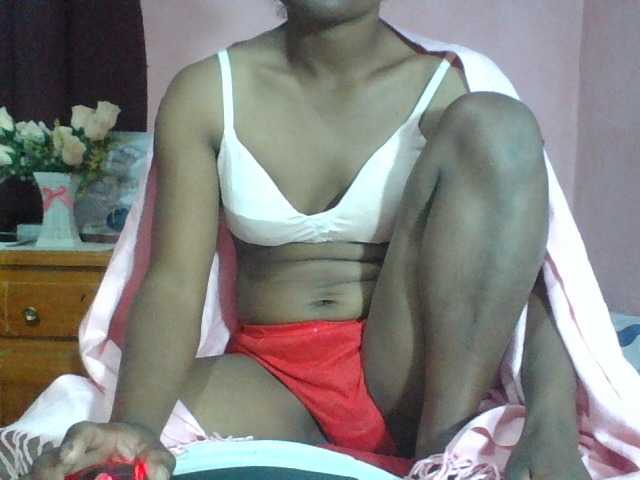 Raissa-Suan live cam on BongaCams