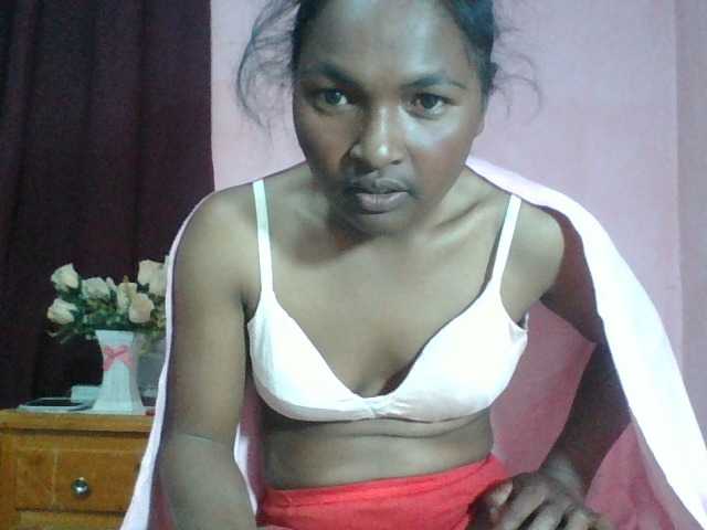 Raissa-Suan live cam on BongaCams
