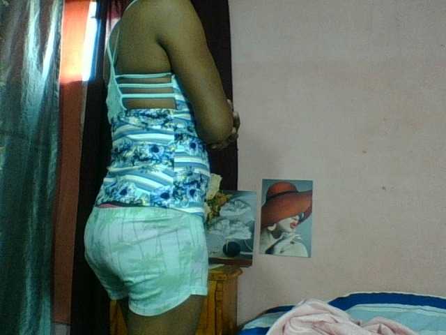 Raissa-Suan live cam on BongaCams