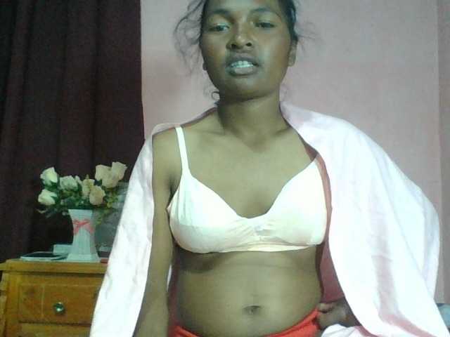Raissa-Suan live cam on BongaCams