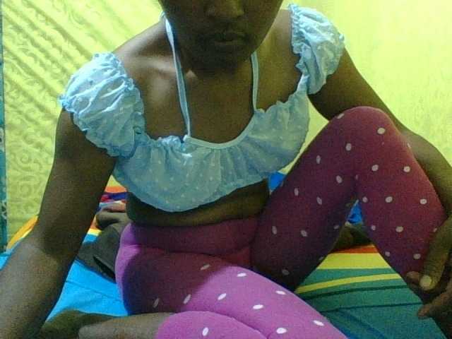 Raissa-Suan live cam on BongaCams