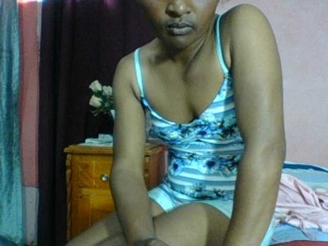 Raissa-Suan live cam on BongaCams