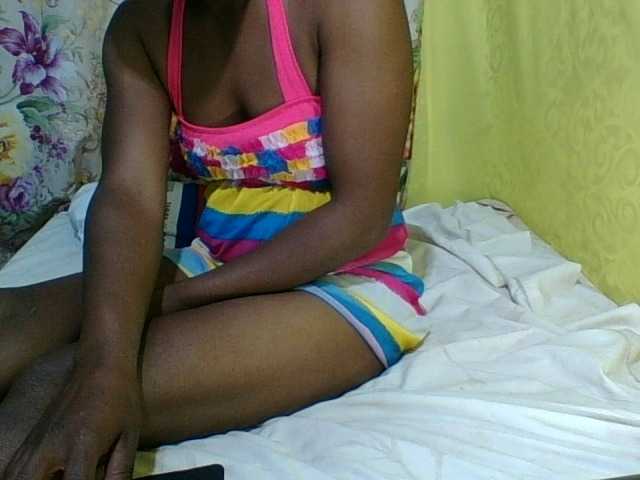 Raissa-Suan live cam on BongaCams