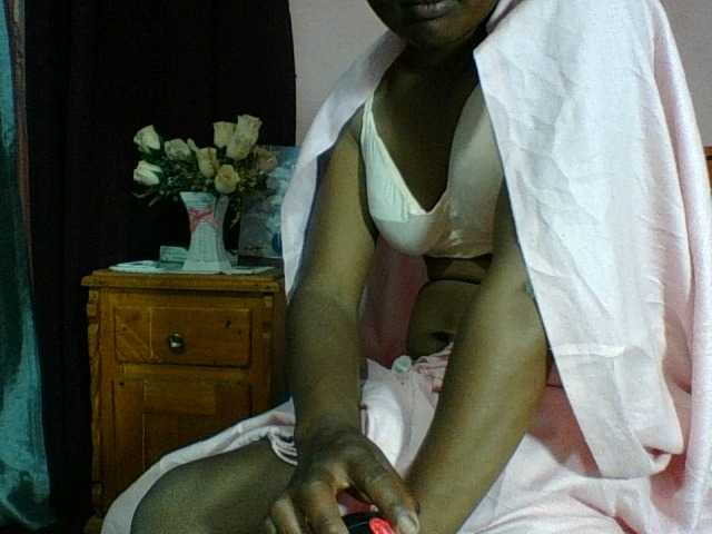 Raissa-Suan live cam on BongaCams