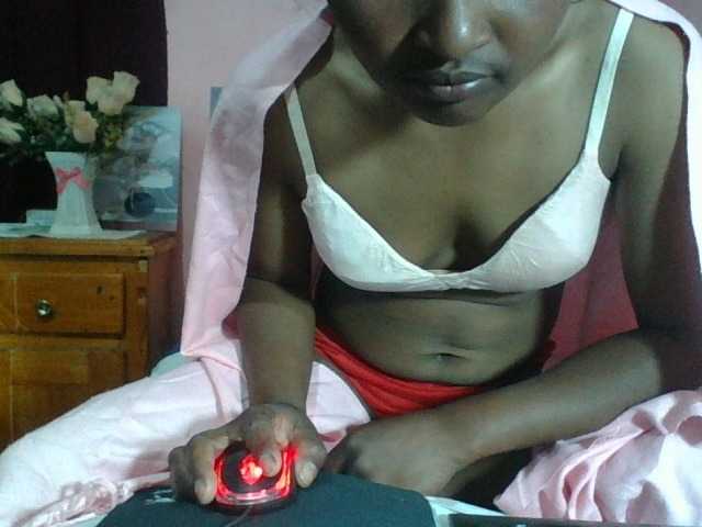 Raissa-Suan live cam on BongaCams