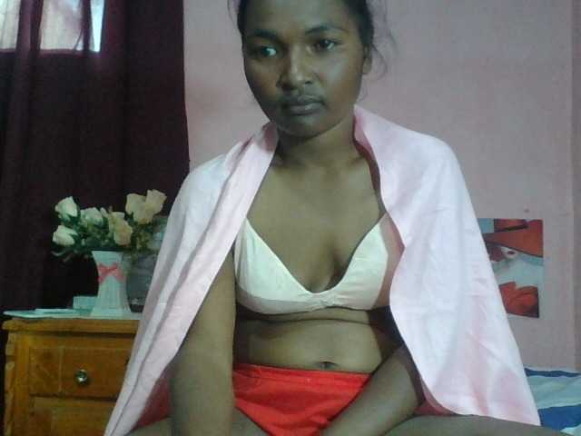 Raissa-Suan live cam on BongaCams
