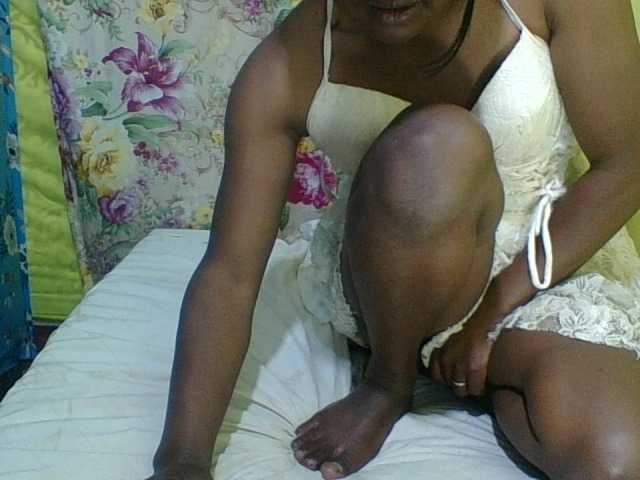 Raissa-Suan live cam on BongaCams
