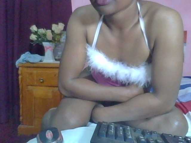 Raissa-Suan live cam on BongaCams