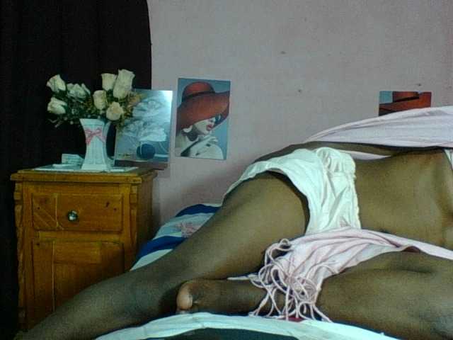 Raissa-Suan live cam on BongaCams