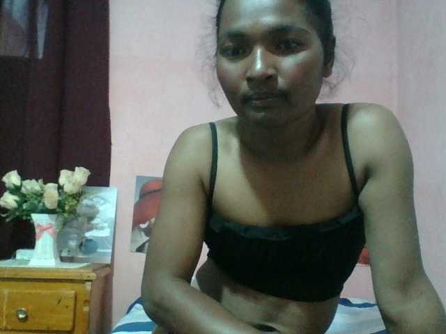 Raissa-Suan live cam on BongaCams