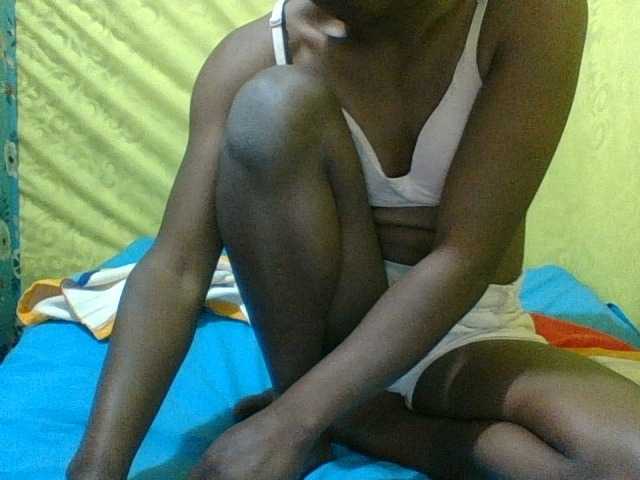 Raissa-Suan live cam on BongaCams