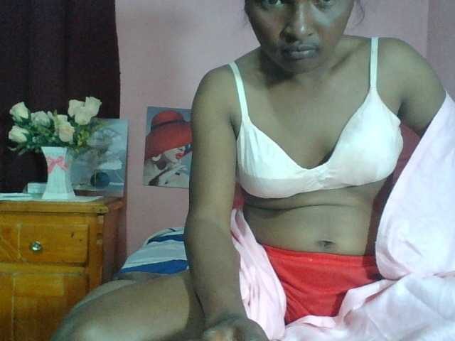 Raissa-Suan live cam on BongaCams