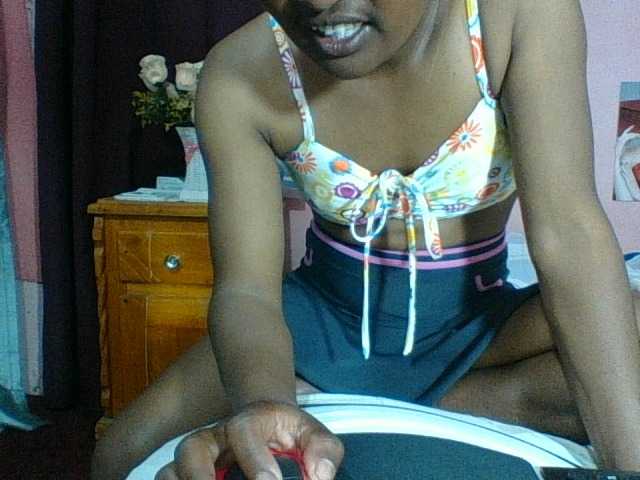 Raissa-Suan live cam on BongaCams