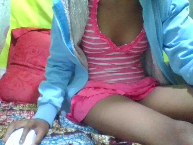 Raissa-Suan live cam on BongaCams