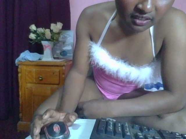 Raissa-Suan live cam on BongaCams