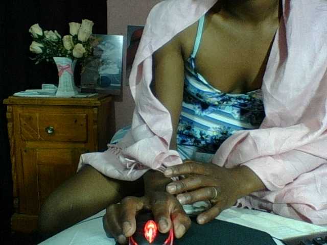 Raissa-Suan live cam on BongaCams