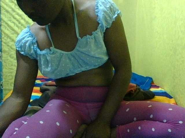 Raissa-Suan live cam on BongaCams