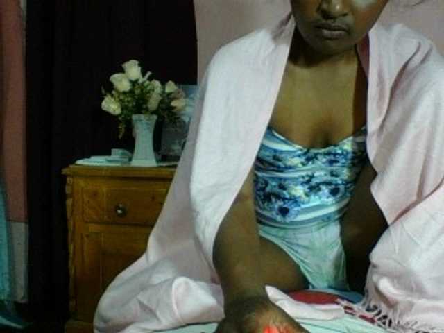 Raissa-Suan live cam on BongaCams