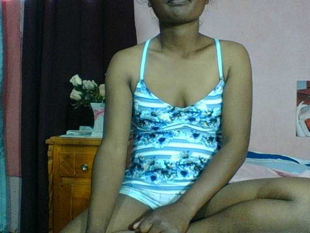 Raissa-Suan live cam on BongaCams