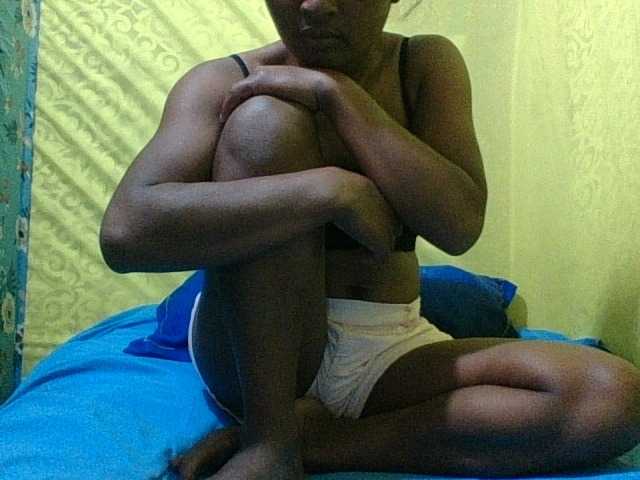 Raissa-Suan live cam on BongaCams