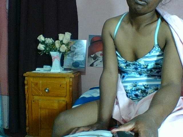 Raissa-Suan live cam on BongaCams