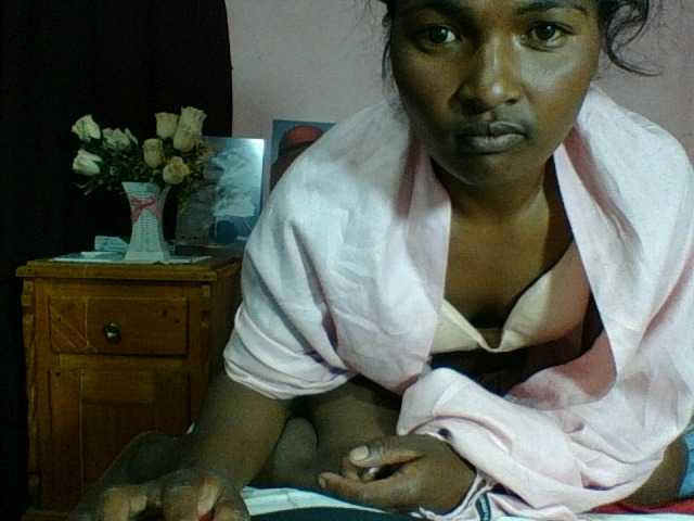 Raissa-Suan live cam on BongaCams