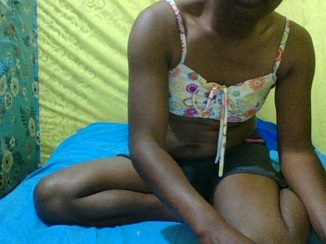 Raissa-Suan live cam on BongaCams